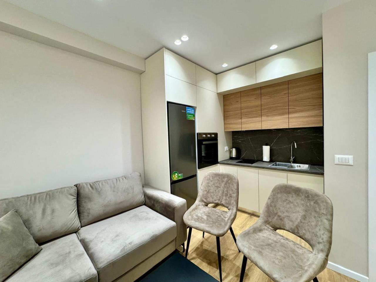E&R Apartments At Myslym Shyri 티라나 외부 사진