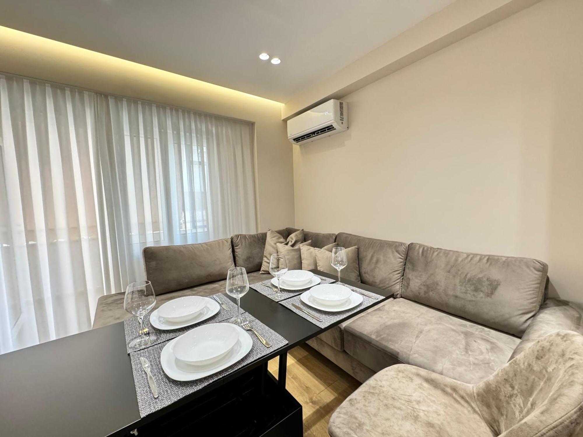 E&R Apartments At Myslym Shyri 티라나 외부 사진