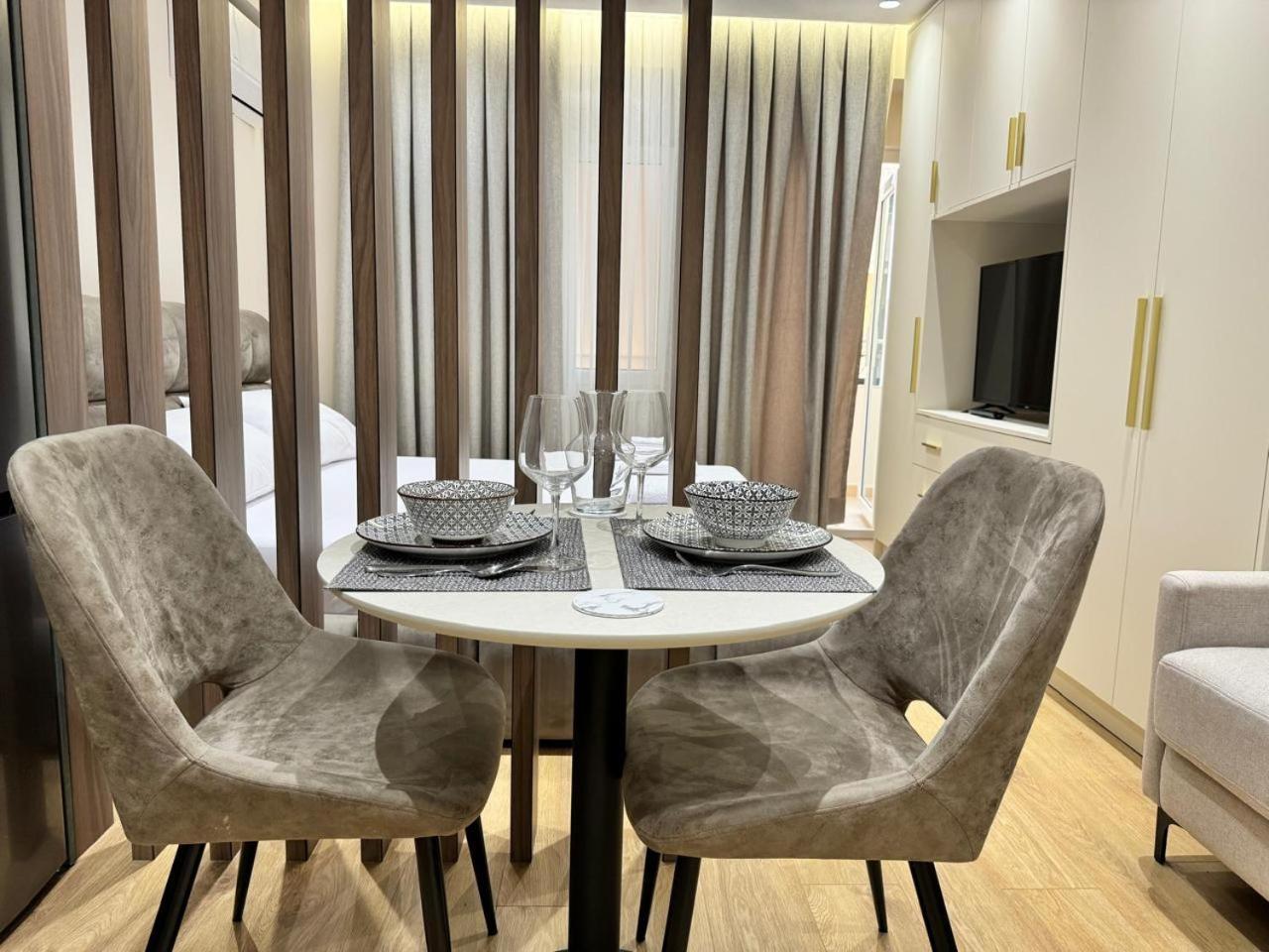 E&R Apartments At Myslym Shyri 티라나 외부 사진