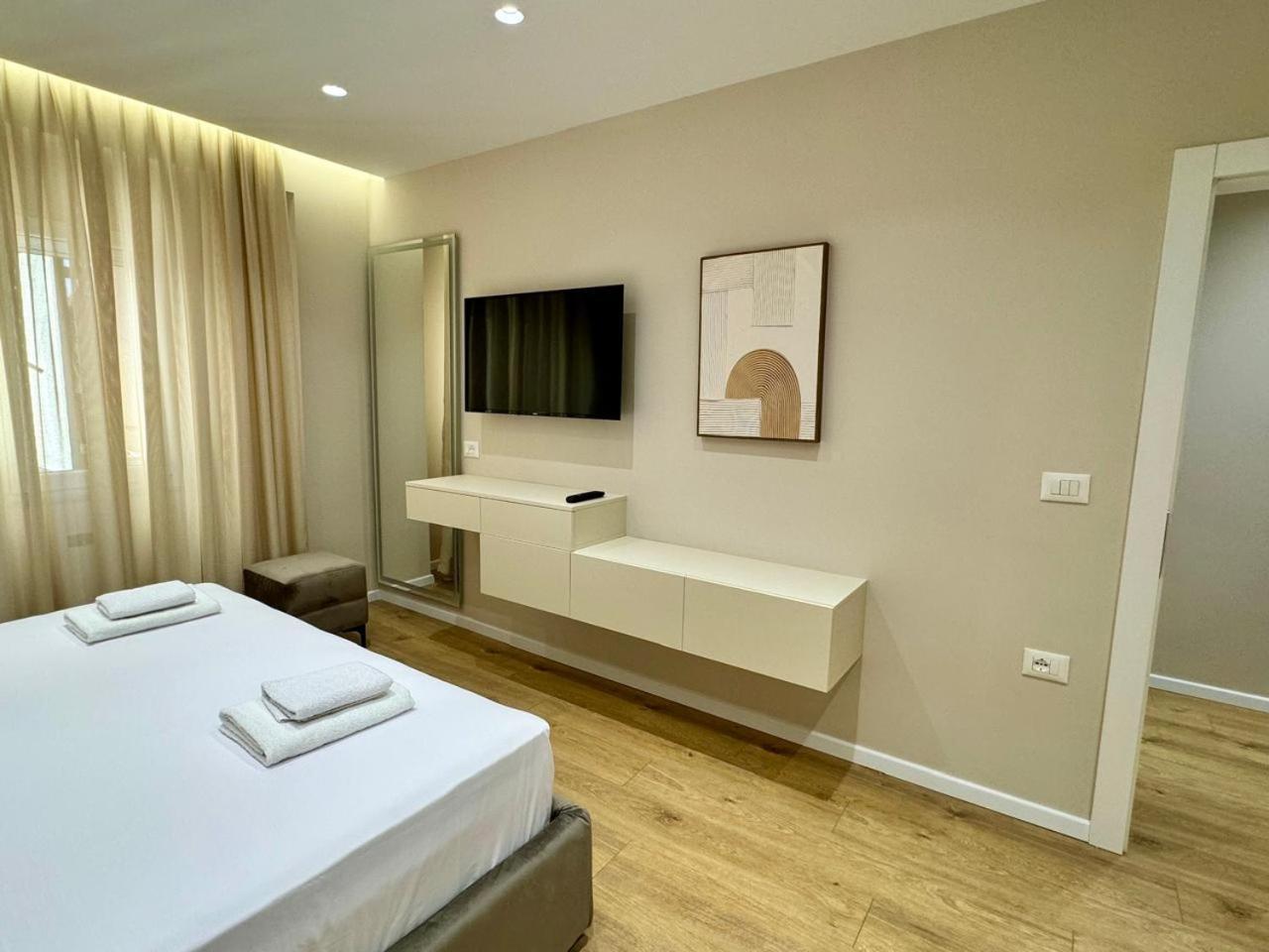 E&R Apartments At Myslym Shyri 티라나 외부 사진