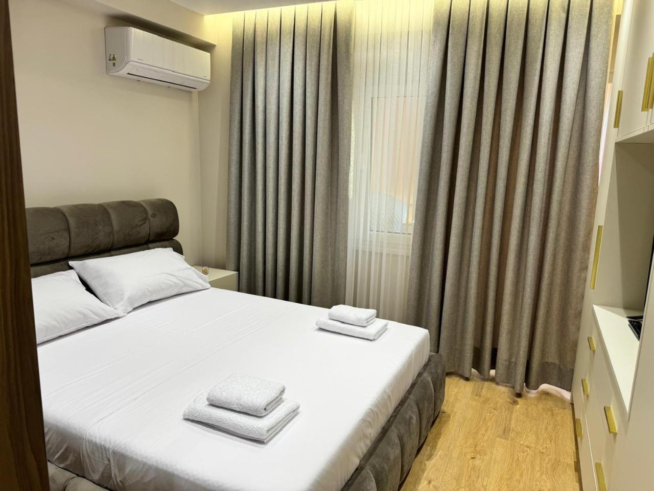 E&R Apartments At Myslym Shyri 티라나 외부 사진