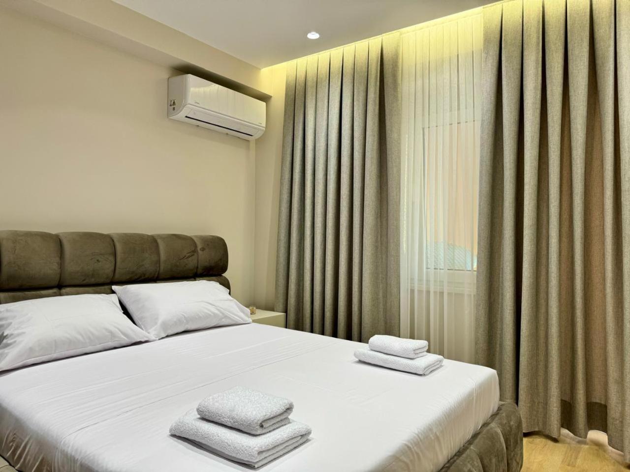 E&R Apartments At Myslym Shyri 티라나 외부 사진