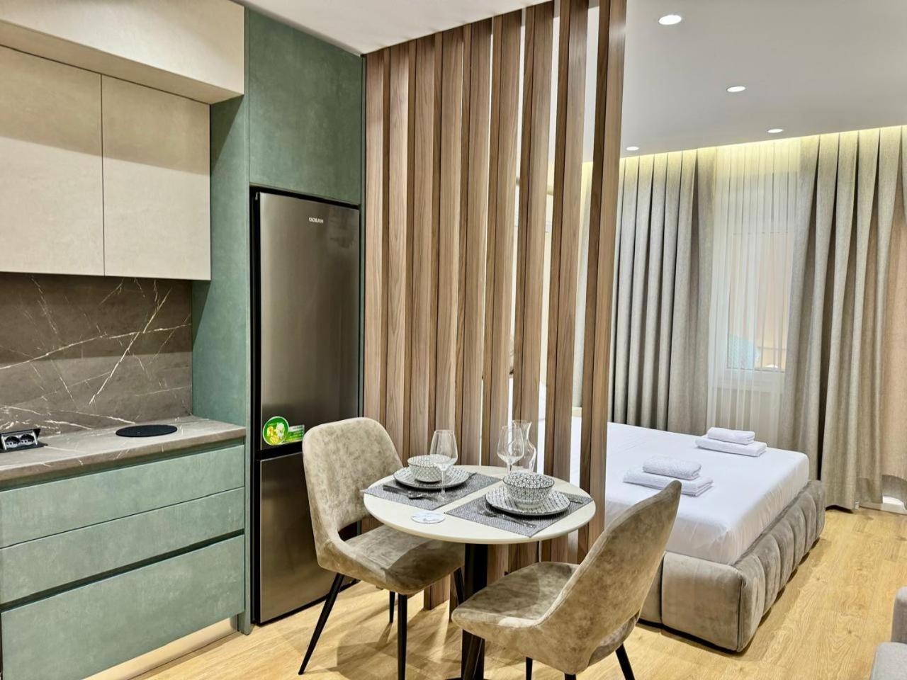 E&R Apartments At Myslym Shyri 티라나 외부 사진