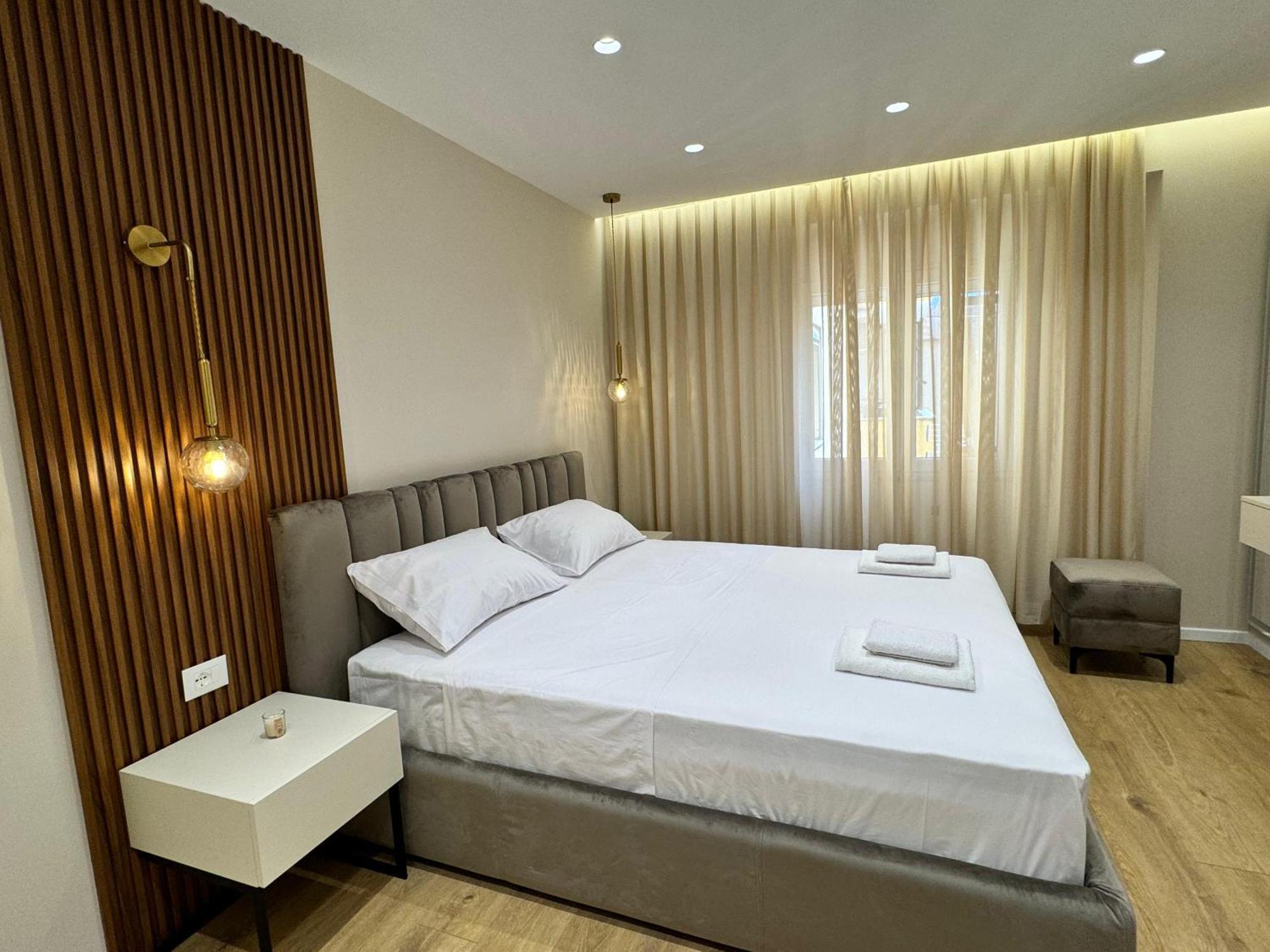 E&R Apartments At Myslym Shyri 티라나 외부 사진
