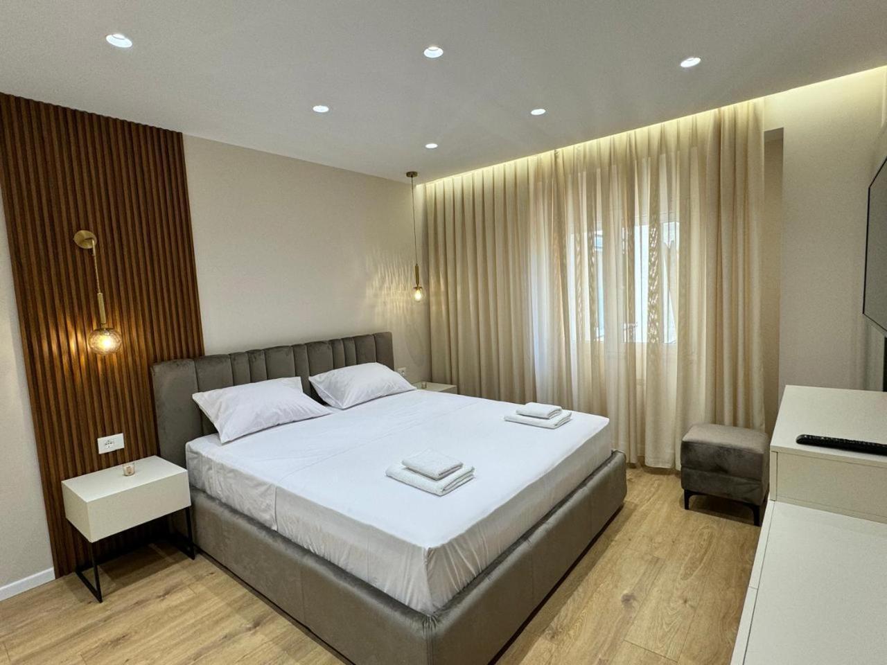 E&R Apartments At Myslym Shyri 티라나 외부 사진