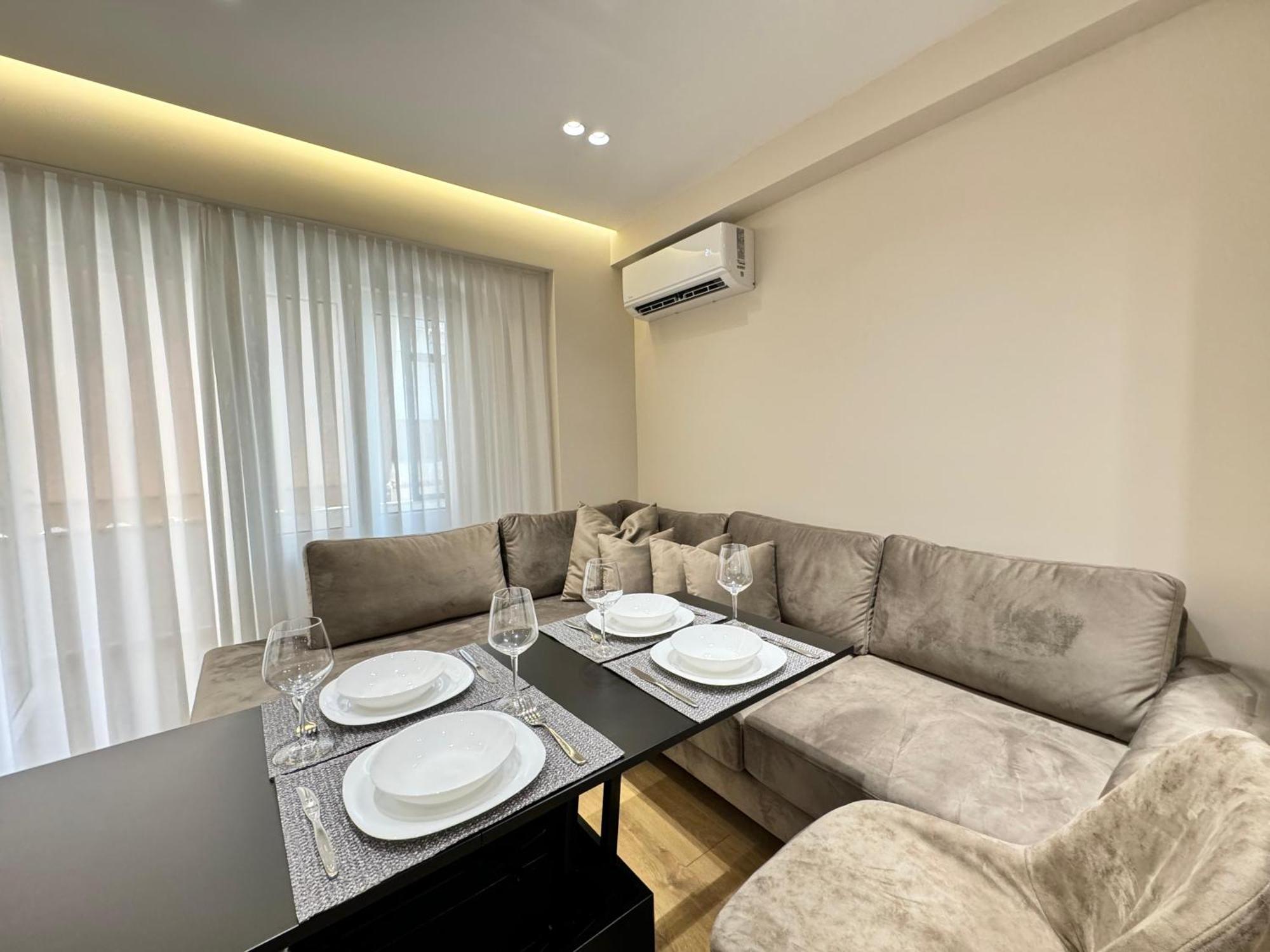 E&R Apartments At Myslym Shyri 티라나 외부 사진