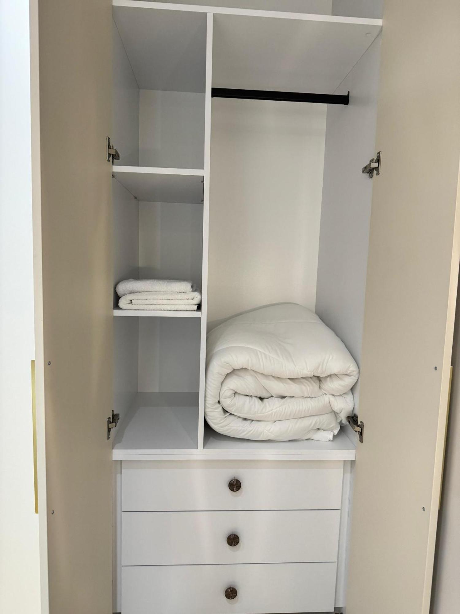 E&R Apartments At Myslym Shyri 티라나 외부 사진