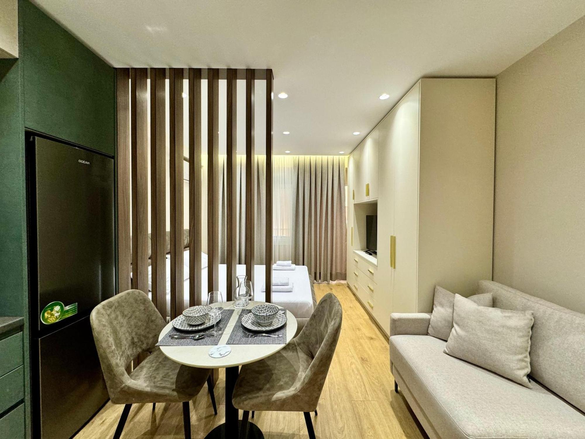 E&R Apartments At Myslym Shyri 티라나 외부 사진