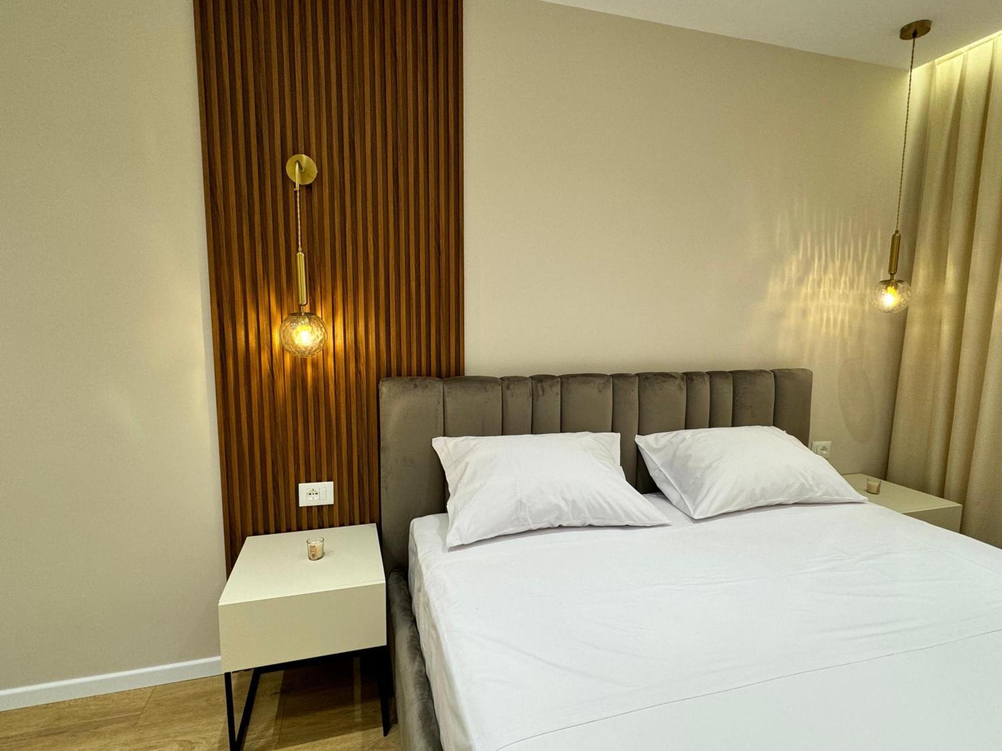 E&R Apartments At Myslym Shyri 티라나 외부 사진