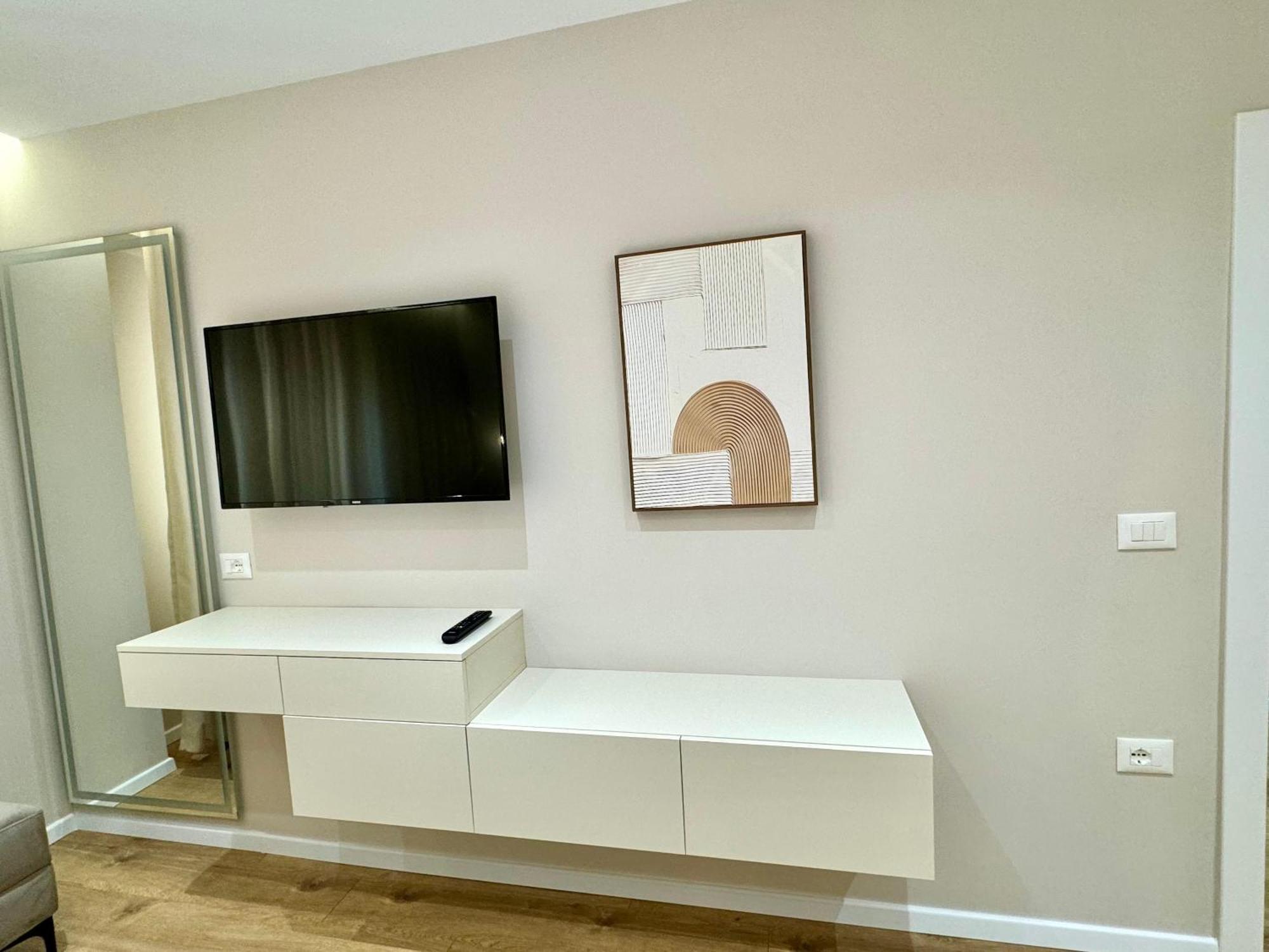 E&R Apartments At Myslym Shyri 티라나 외부 사진