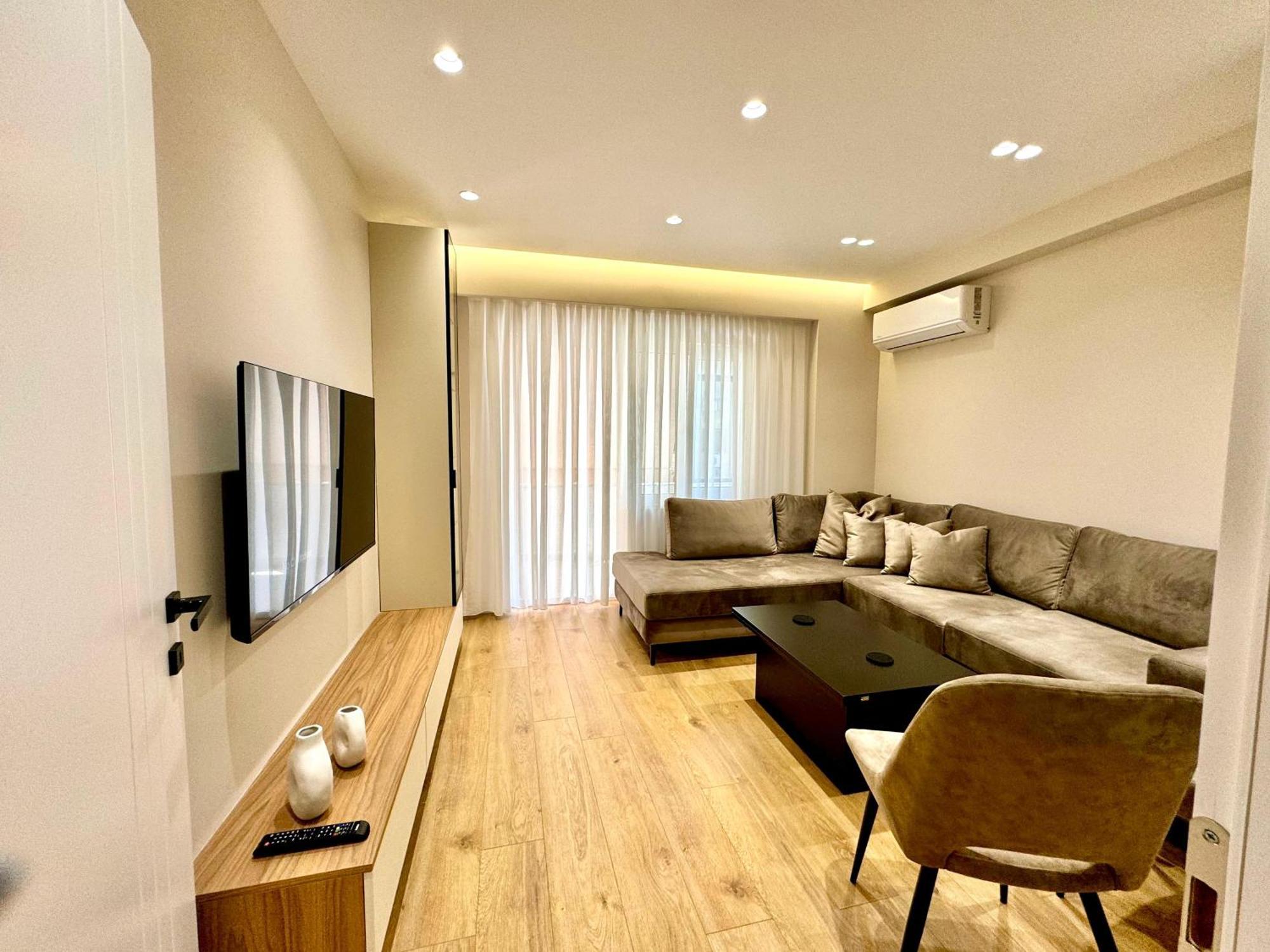 E&R Apartments At Myslym Shyri 티라나 외부 사진